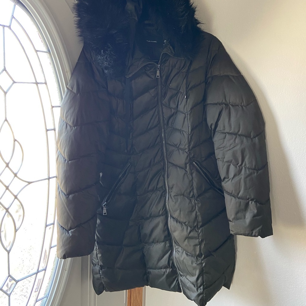 Tahari knee length puffer dark green winter coat. Size small.